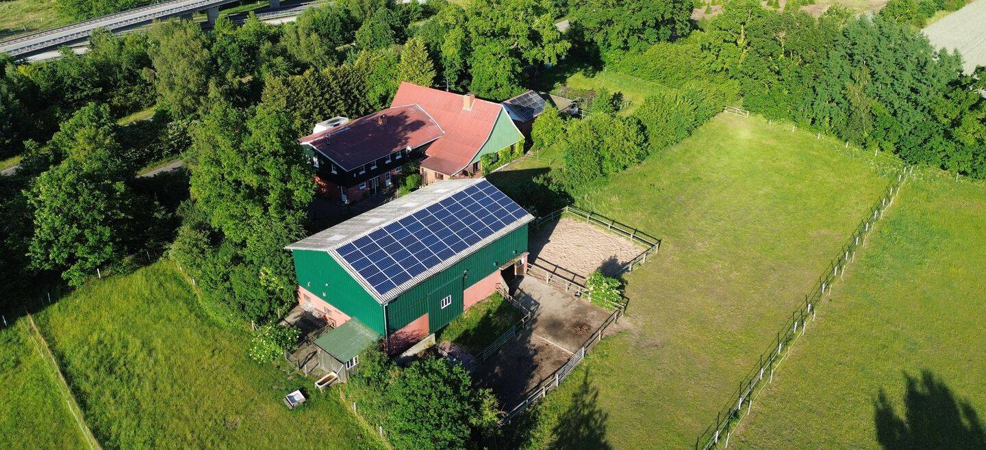 –Pferdehof mit 2 ha Hauskoppel und 2 weiteren Wohnungen-, 23795 Negernbötel