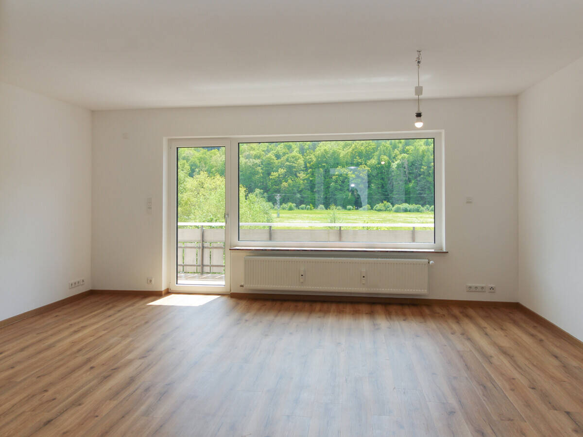 Frisch sanierte 4-Zimmerwohnung mit Panorama-Balkon in Südlage, 36041 Fulda