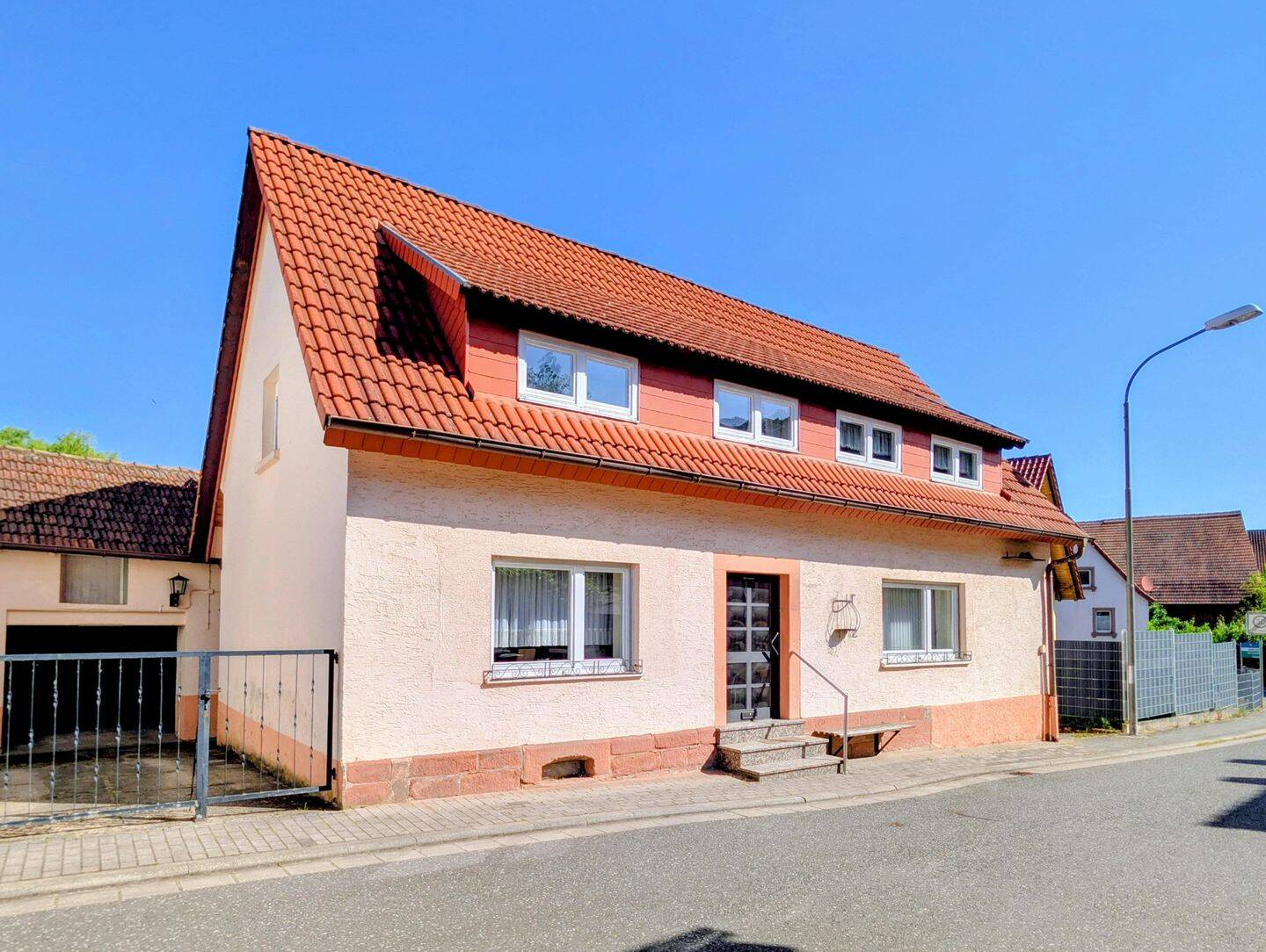 Zuhause gesucht, Paradies gefunden! Einfamilienhaus in Münchweiler a.d. Alsenz., 67728 Münchweiler an der Alsenz