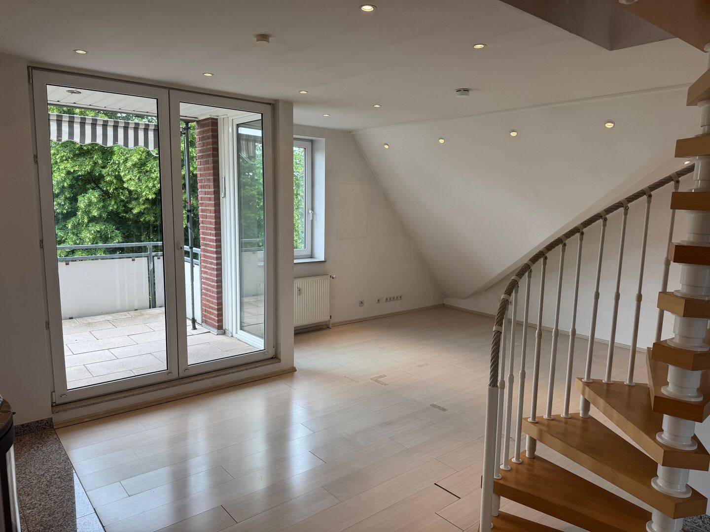 Lohnder 4 Zi Dach-Loft im Grünen, 30926 Seelze