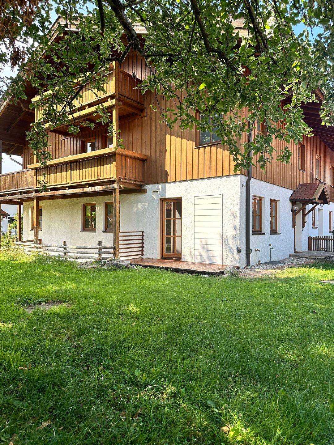 Viel Platz zum Atmen und doch zentral Wohnen: individuell, großzügig, mit viel Platz im und ums Haus – Ihr neuer Wohlfühlort im Landhausstil, 83355 Grabenstätt