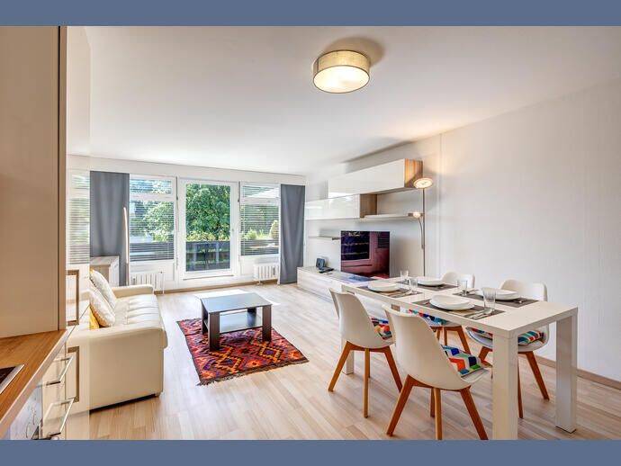 Möbliert: Praktisch möblierte Wohnung mit großem Balkon, 81475 München (Thalk. Obersendl.-Forsten-Fürstenr.-Solln)