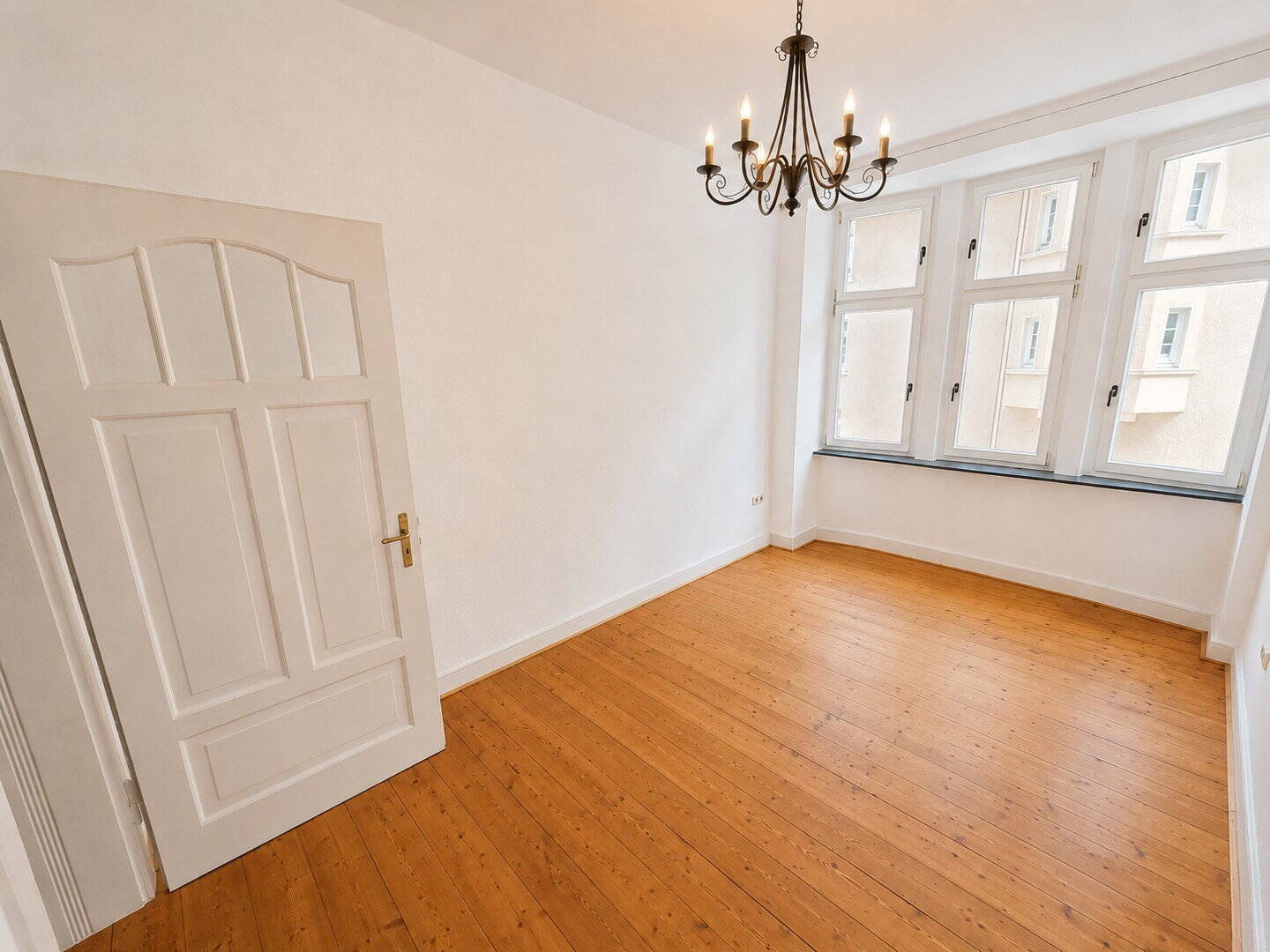 Frisch sanierte 5 Zimmer Altbauwohnung, 45145 Essen (Frohnhausen Holsterhausen)