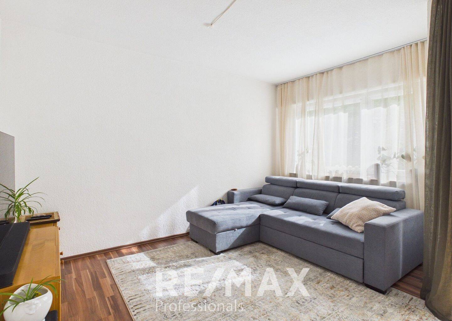 Hier können Sie sofort einziehen Komplett renovierte 3-Zimmer-Wohnung in ruhiger Lage in Fellbach-Schmiden, 70736 Fellbach
