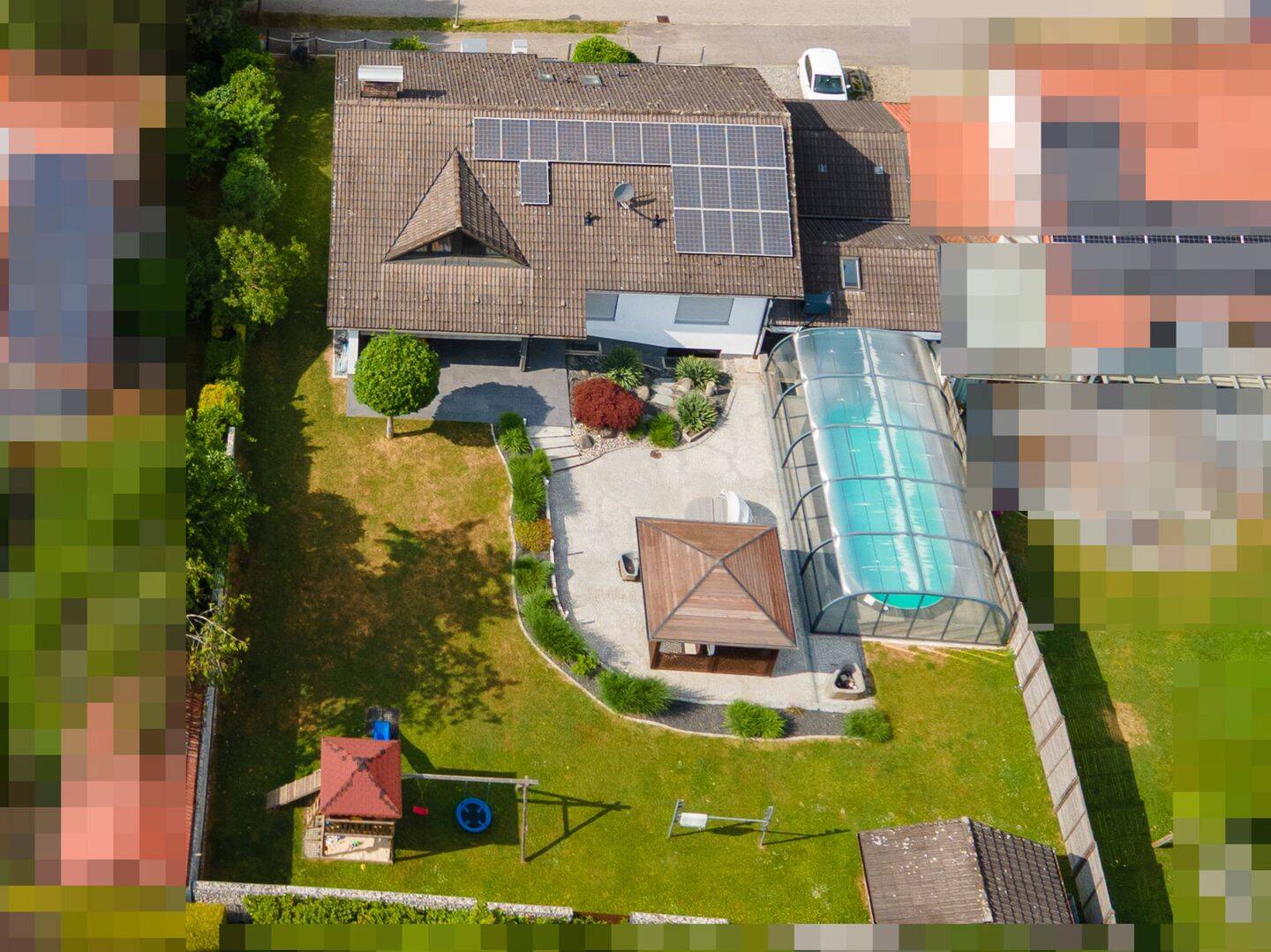 Sommerfeeling garantiert!  Exklusives EFH mit Pool, Bar und Wellnessbereich in ruhiger Lage in Furth, 84095 Furth