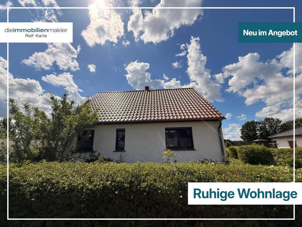 Kleines Einfamilienhaus in ruhiger Dorflage mit Nebengebäuden, Garagen und herrlichem Weitblick, 4916 Schönewalde