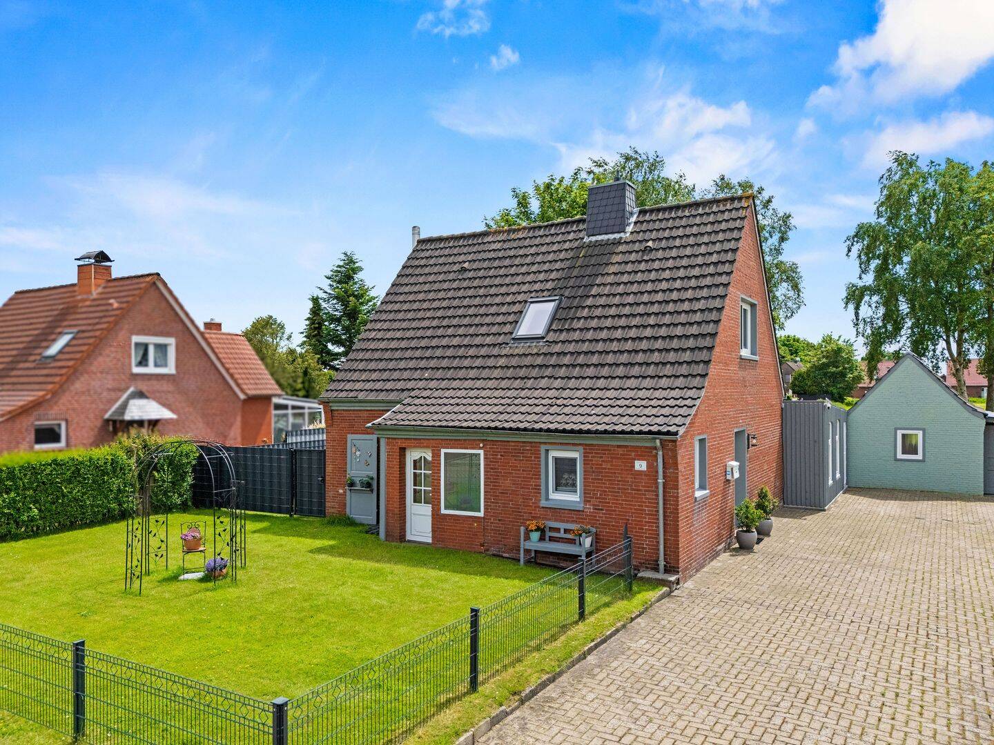 Traditioneller Charme, modern gedacht – umfassend modernisiertes Einfamilienhaus, 26524 Hage