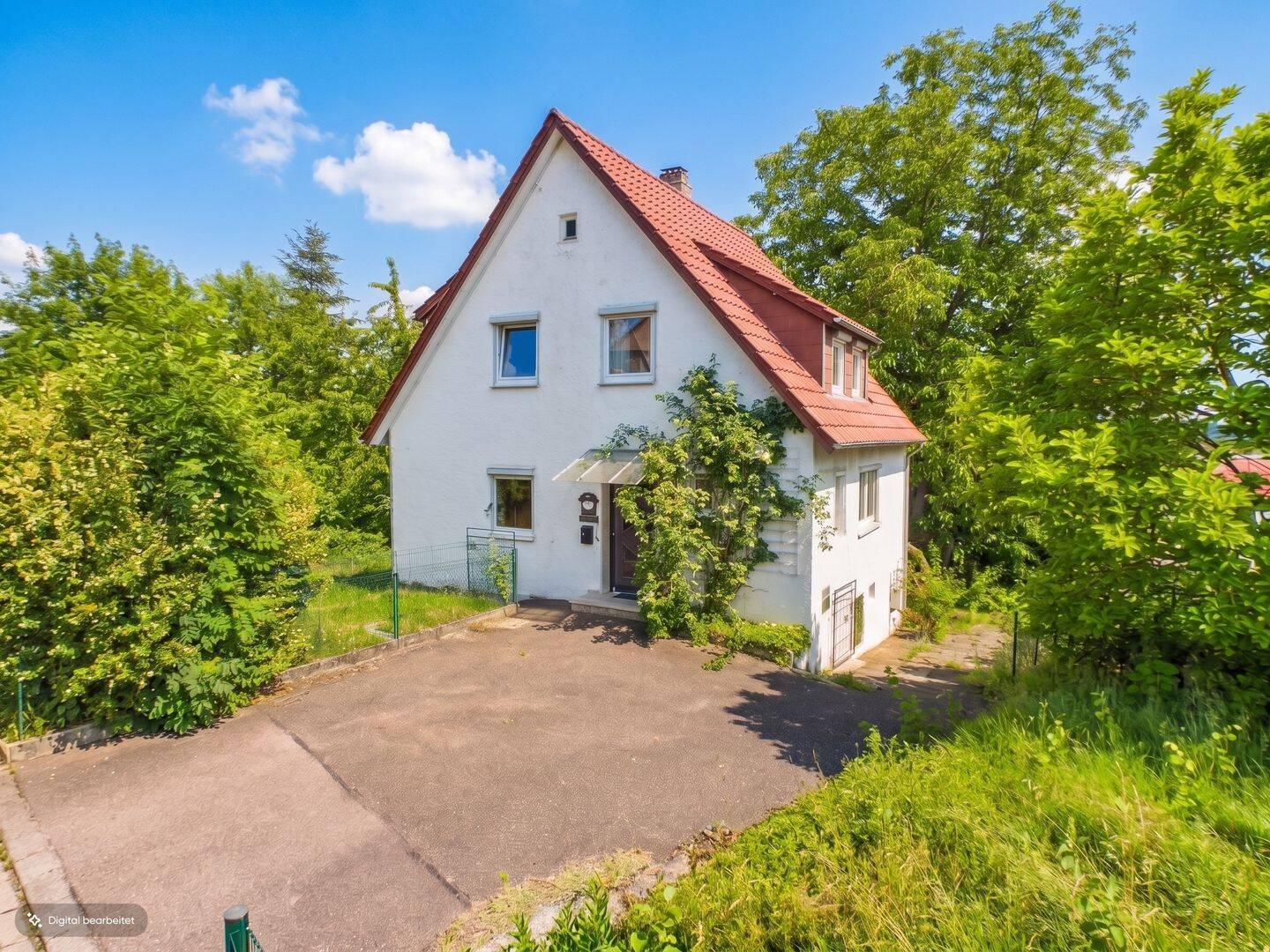 Sanierungs- oder Abrissobjekt: Zweifamilienhaus auf über 800 m² Grundstück mit Fernblick, 89542 Herbrechtingen