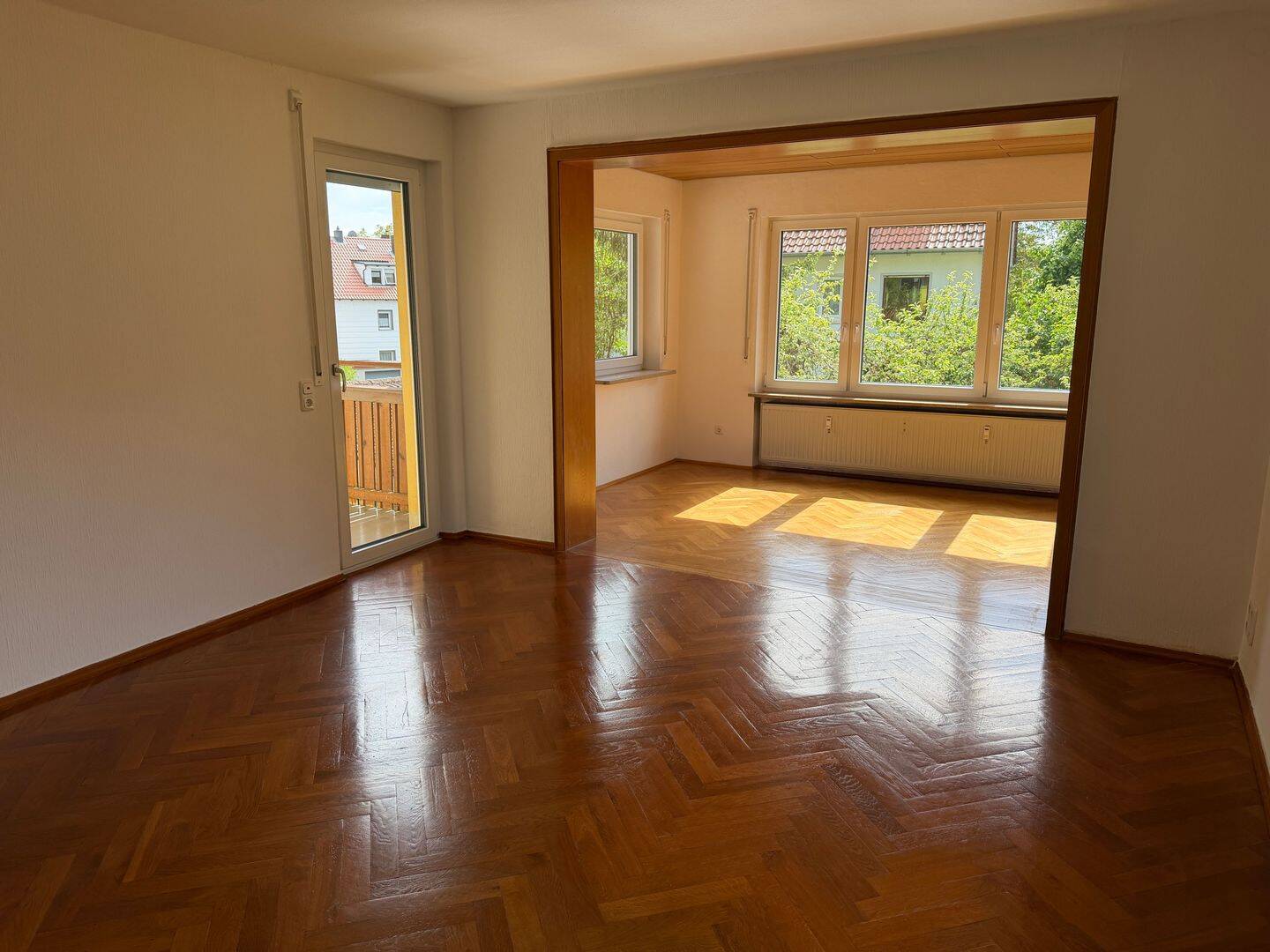 Schöne helle 4 Zim. Wohnung im 1. OG mit Balkon eines 3 Parteienhauses in Rothenburg zu vermieten!, 91541 Rothenburg ob der Tauber