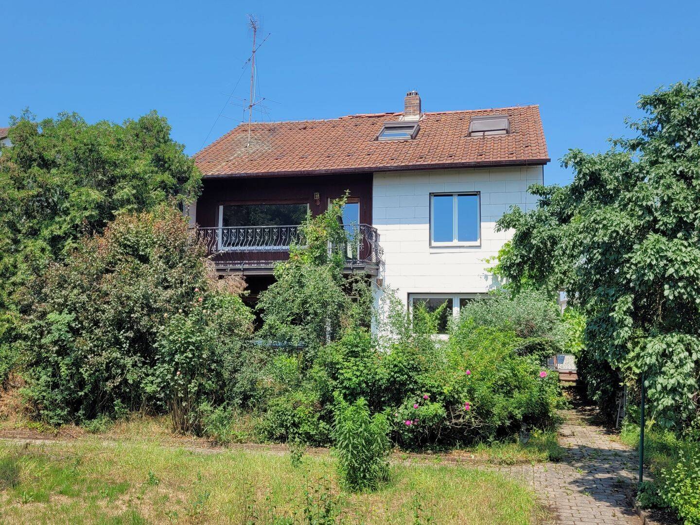 Ein Glücksfall für die Familie! Mondän-großzügiges 1 bis 2-Familienhaus in bester, ruhiger Wohnlage von Alterlangen, 91056 Erlangen