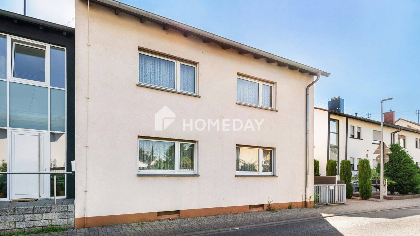 Renovierungsbedürftiges Haus mit zwei Einheiten, Hof, Garage und Potenzial, 67071 Ludwigshafen am Rhein (Oggersheim Ruchheim)