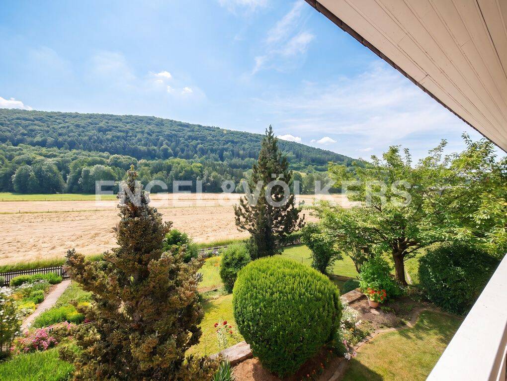 Exklusive Großzügigkeit in Hammelburg: Repräsentatives Haus mit ca. 329 m², 6 Zimmern, 3 Bädern, 2 Garagenplätzen und privater Garten-Oase mit Potenzi, 97762 Hammelburg