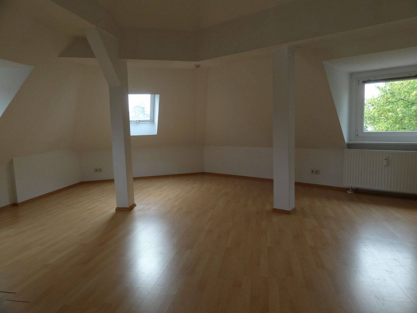 BITTE ERST LESEN: NUR mit unserem Anmelde-FORMULAR! Anfragen über dieses Portal können nicht bearbeitet werden = keine Mails über das Portal senden!, 22335 Hamburg (Hamburg-Nord Alsterdorf Fuhlsbüttel Groß Borstel Ohlsdorf)
