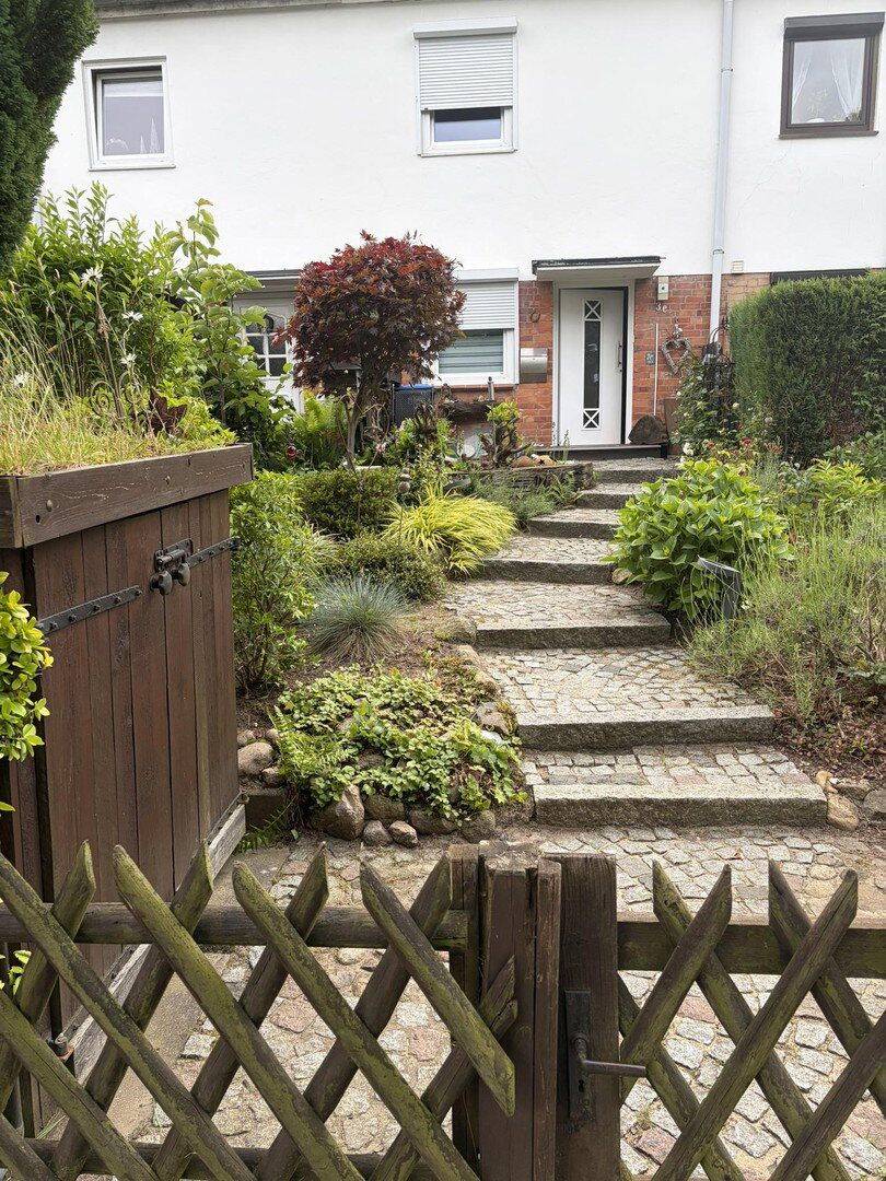 Charmantes Reihenhaus mit Garage, Garten & Kamin in sehr guter Lage, 22145 Hamburg (Wandsbek Farmsen-Berne Rahlstedt)