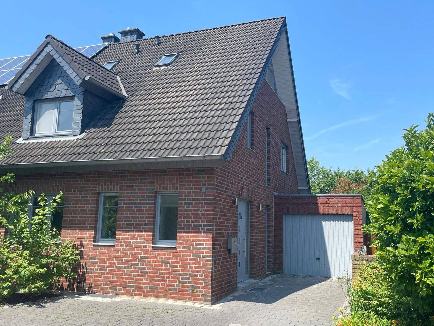 Renovierte Doppelhaushälfte mit viel Platz in Kempen, 47906 Kempen
