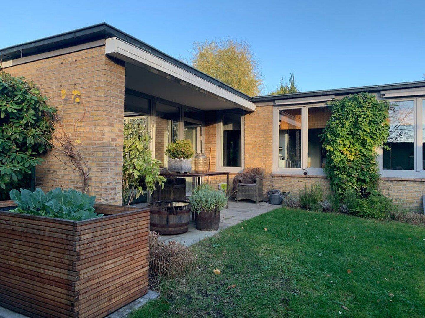 Modernisierter Winkel-Reihenbungalow mit uneinsehbaren Grundstück, 22547 Hamburg (Altona Bahrenfeld Eidelstedt Lurup)