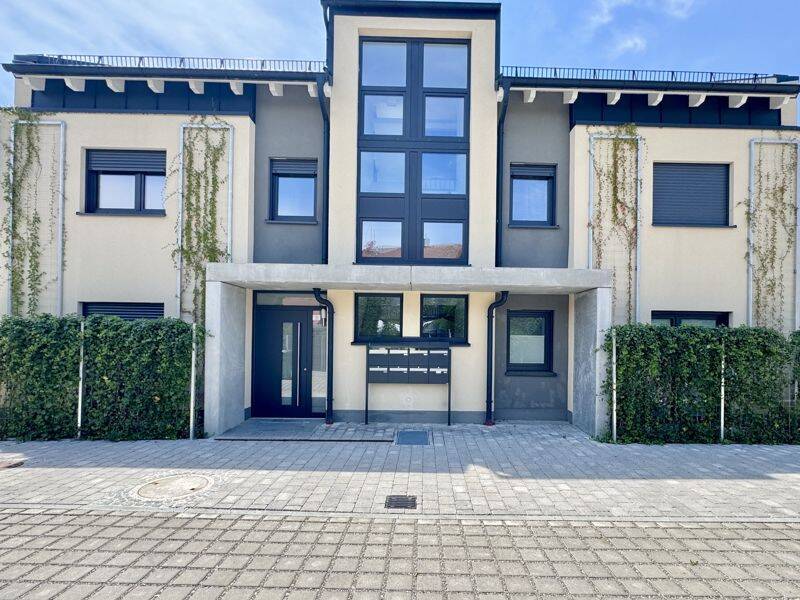 Neuwertige 4 ZKB Wohnung mit Garten in Höhenkirchen, 85635 Höhenkirchen-Siegertsbrunn