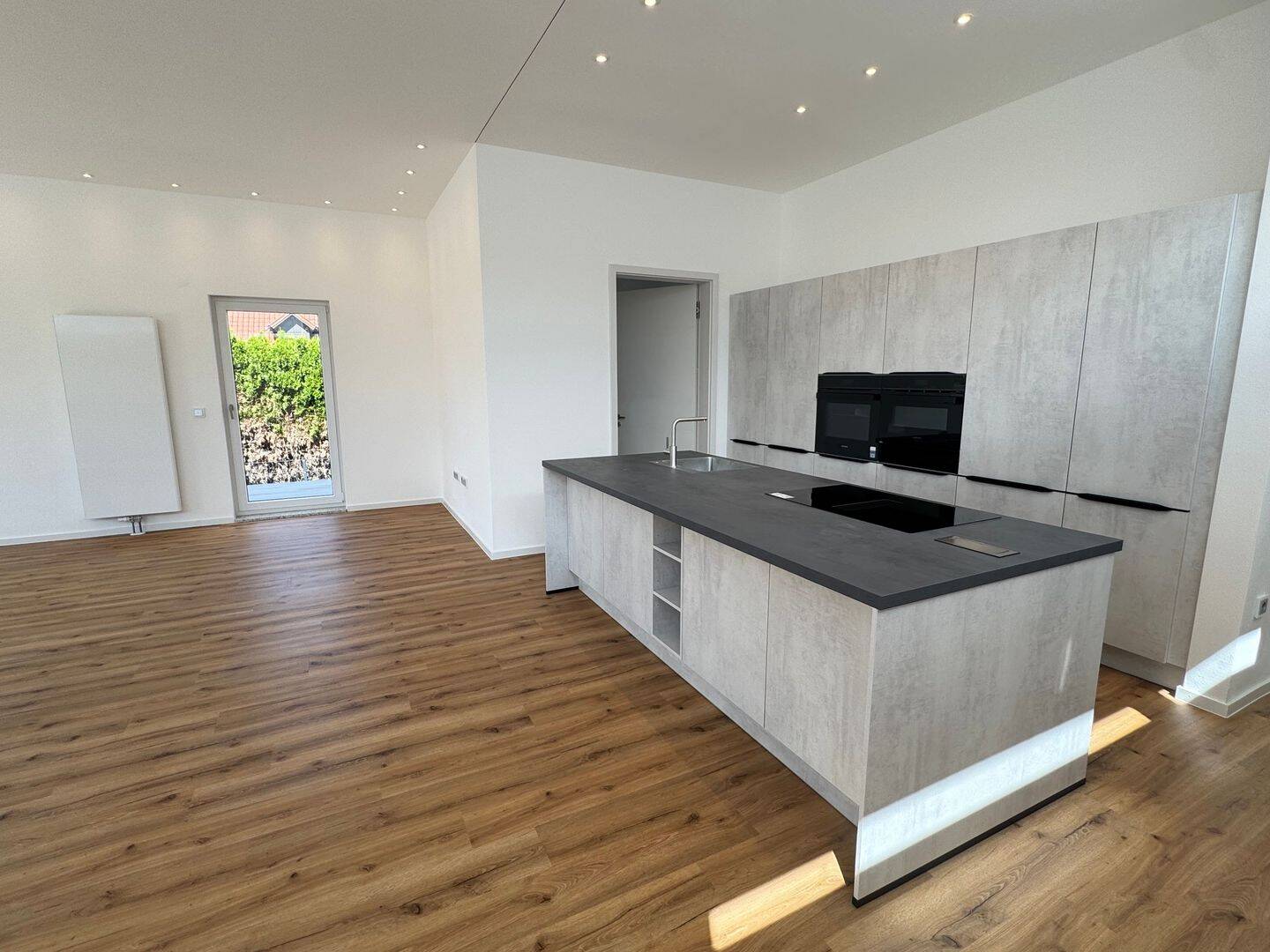 Exklusive und moderne 5-Zimmer-Wohnung mit großem Garten, 92637 Weiden i.d. OPf. (Weiden)