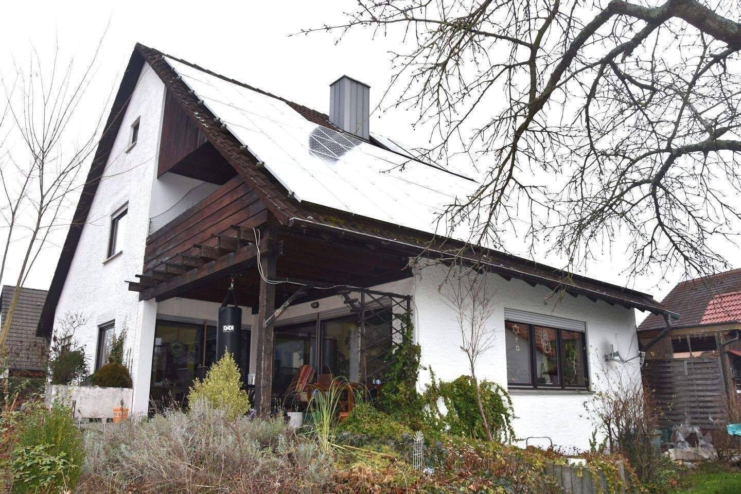 Gelegenheit!! Großzügiges EFH mit zusätzlichem vermietetem Nebenhaus in sehr ruhiger Lage von Hemhofen, 91334 Hemhofen