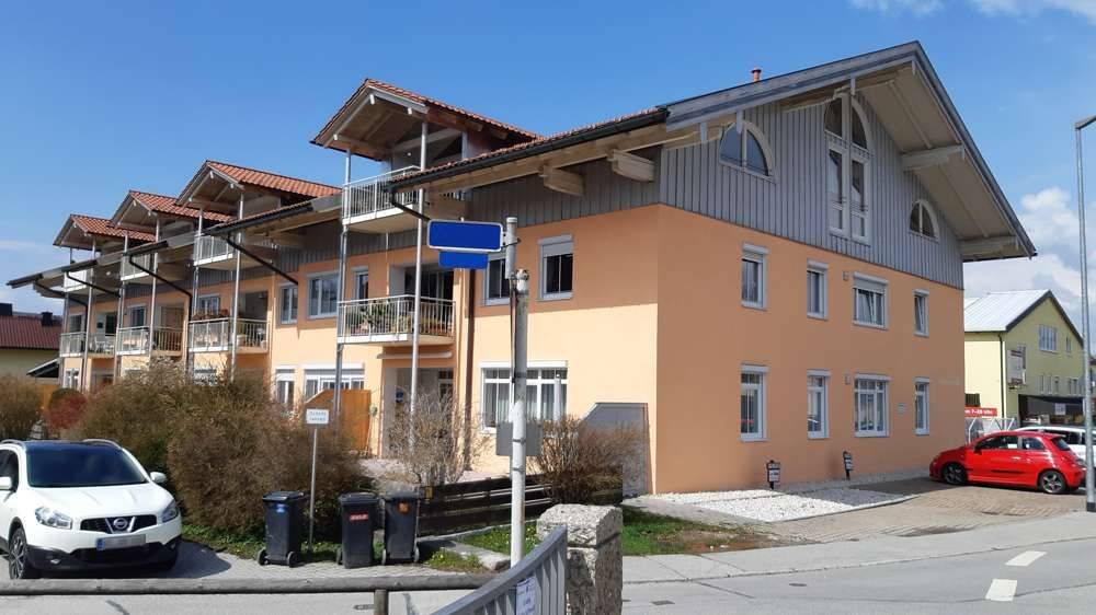 In bester Wohnlage in Traunstein, Erdgeschoßwohnung mit Terrasse und Garten zu vermieten., 83278 Traunstein