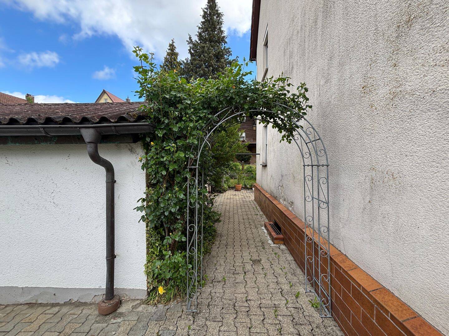 Wohnen mit Geschichte – charmantes Ein- bis Zweifamilienhaus in idyllischer Gartenlage, 73033 Göppingen