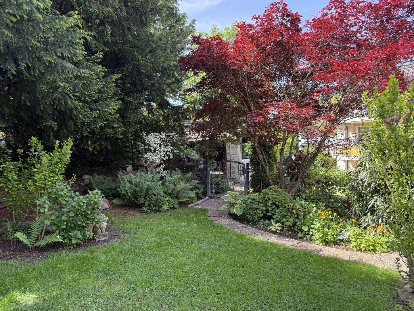 Zweifamilienhaus in toller Lage von Oberweiler! Grüne Oase! Wohnen+Vermieten/ Generationenwohnen usw, 79379 Müllheim