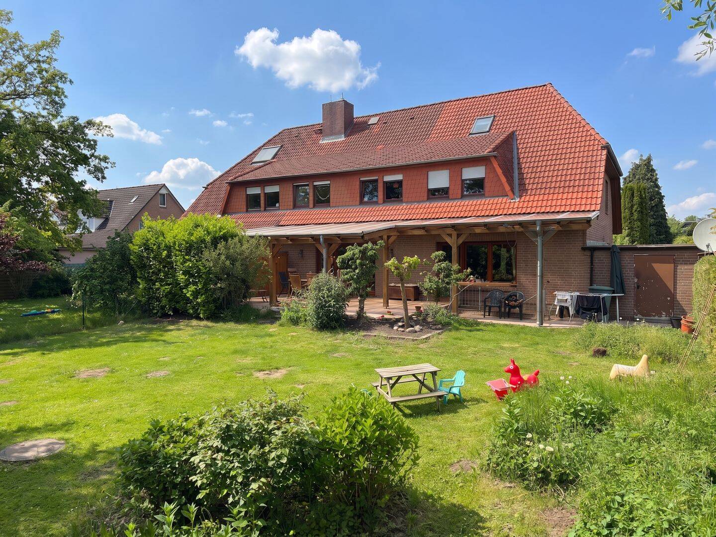 Platz für die ganze Familie – Großzügige Doppelhaushälfte mit tollem Garten und Keller, 22117 Hamburg (Mitte Billstedt)