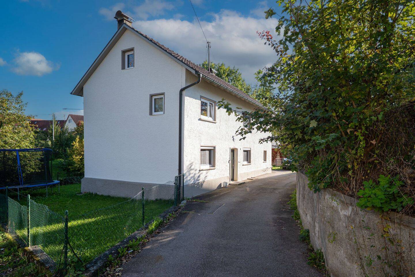 Modernisiertes bezugsbereites Einfamilienhaus in ruhiger zentraler Lage mit Entfaltungsoptionen, 72511 Bingen