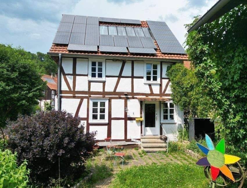 Charakterstarkes Fachwerkhaus mit massivem Anbau das Wohnen mit zukunftssicherer Technik vereint, mit Scheune u. kinderfreundlichem Garten, 37284 Waldkappel