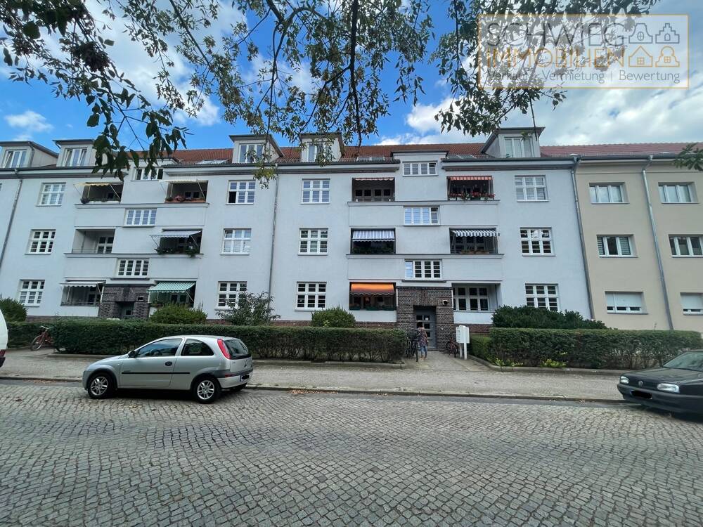 Dachgeschosswohnung in Potsdam West, 2 Zimmer, Küche, Bad, Kellerraum und PKW-Stellplatz, 14471 Potsdam (Brandenburger Vorstadt Potsdam West)