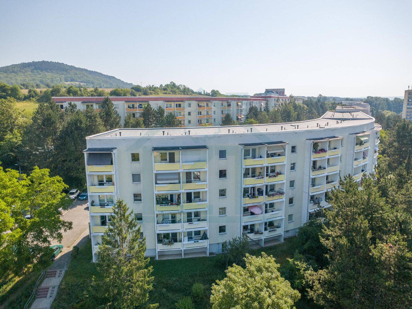 Leerstehend & zukunftssicher: 3-Raum-Wohnung mit Balkon im strangsanierten Gebäude, 7747 Jena (Lobeda)