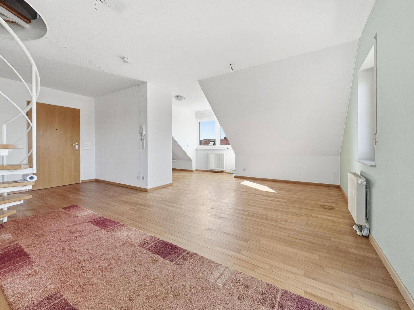 3,5 Zi. Dachgeschoss Wohnung mit 2x TG Stellplätzen – Sofort Bezugsfrei, 88085 Langenargen