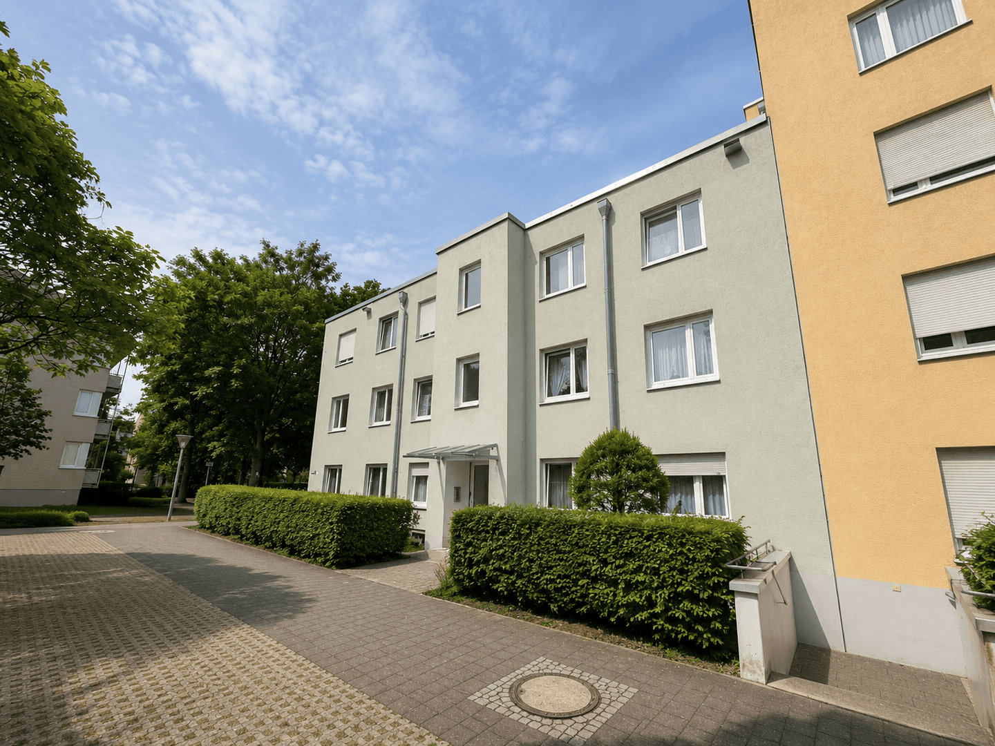 Viel Platz für Ihre Zukunft – attraktive 4-Zimmer-Wohnung in gepflegter Anlage!, 80939 München (Milbertshofen-Am Hart Schwabing-Freimann)