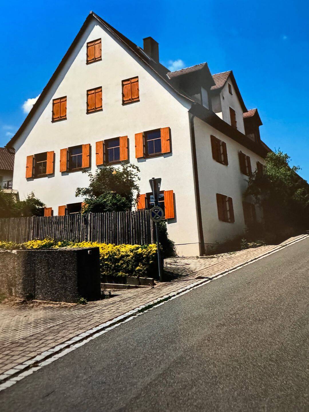 Großzügige 4-Zimmer-Erdgeschosswohnung mit Südterrasse und Doppelgarage in Vestenbergsgreuth, 91487 Vestenbergsgreuth