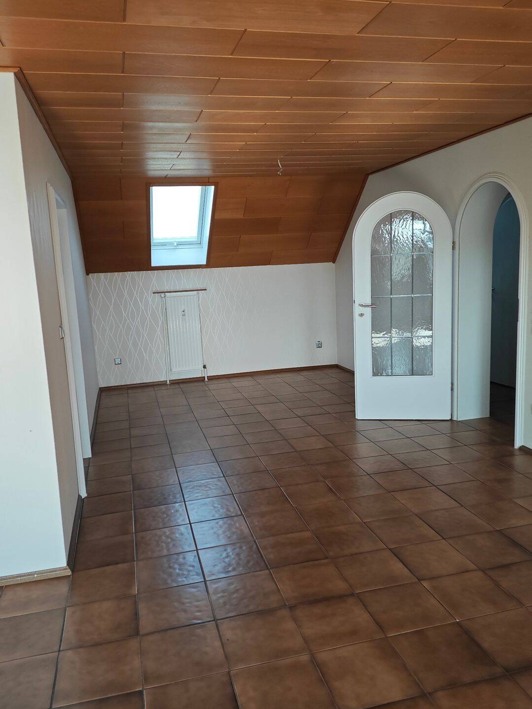 „Ruhig & zentral: Stilvolle Dachgeschoss-Wohnung mit 3 Zimmern“, 95469 Speichersdorf