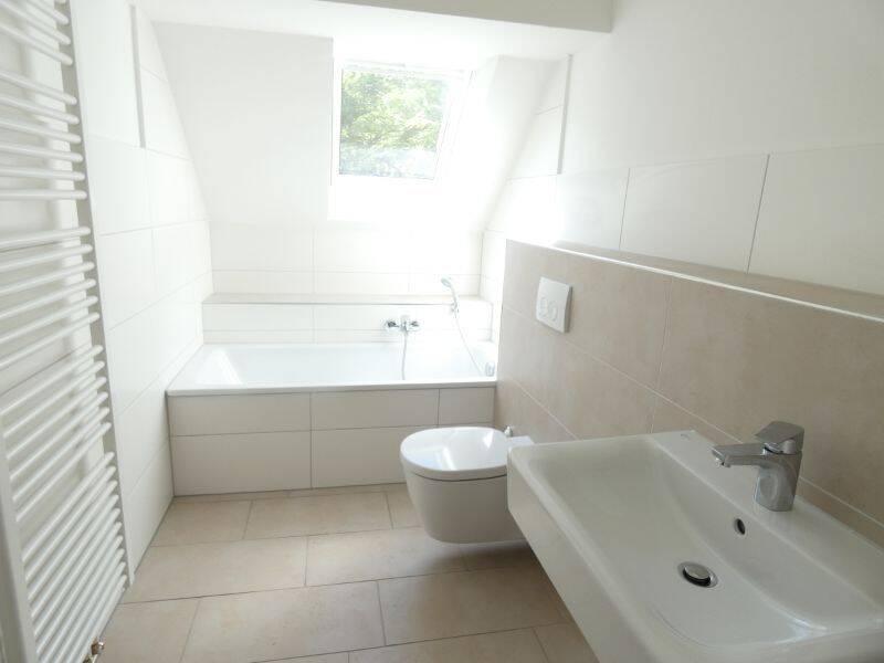 ** Gemütliche und moderne DG-Wohnung mit Balkon und Dielenböden **, 45144 Essen (Frohnhausen)