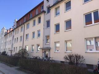 Da kommt man gern Heim. Kleine 3-Zimmer-Dachgeschosswohnung zu sofort!, 23558 Lübeck (Buntekuh Sankt Lorenz Nord Sankt Lorenz Süd)
