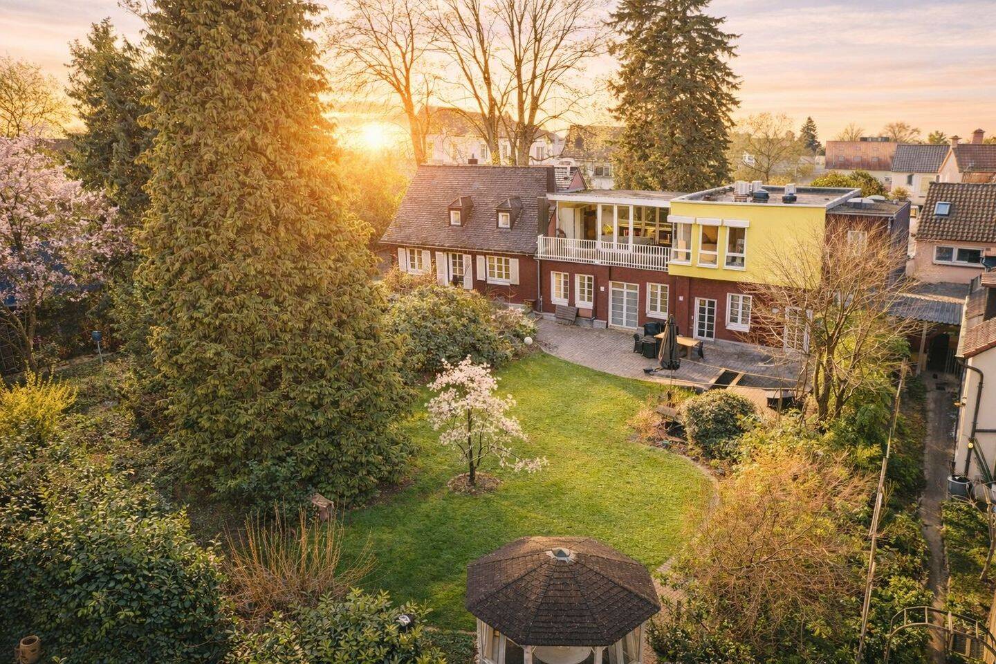 Stadtvilla – Verstecktes Idyll mit Gartenparadies, 74074 Heilbronn (Heilbronn Sontheim)