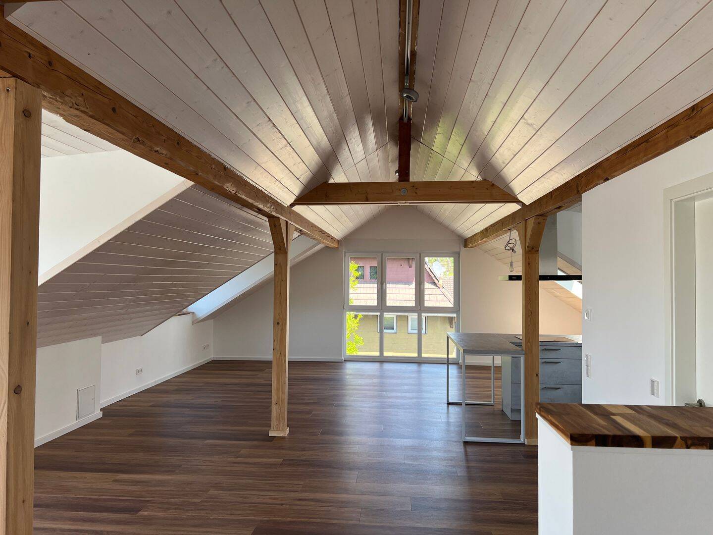 Exklusive 4-Zimmer-DG-Wohnung mit großem Balkon, 76476 Bischweier
