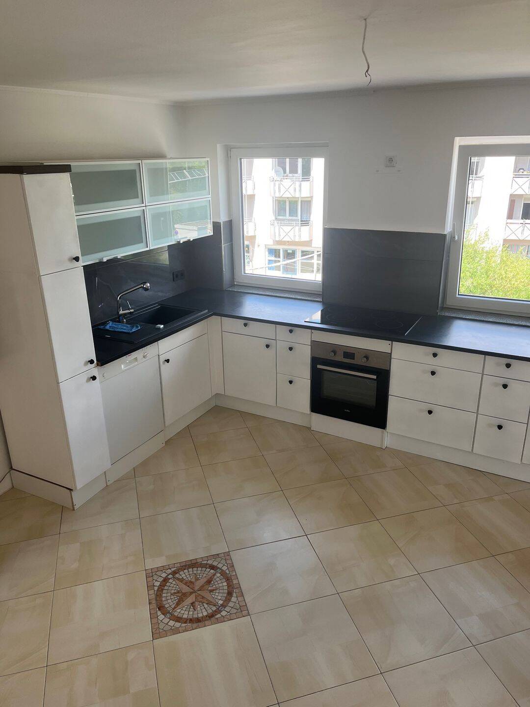 Helle und großzügig geschnittene Maisonettewohnung mit insgesamt 5 Zimmern auf Wohn- und Nutzfläche., 90441 Nürnberg (Gibitzenhof Sandreuth Schweinau Werderau)