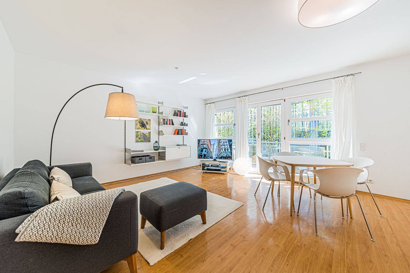 Westend-Süd: Wunderschöne, sanierte 2-Zi.-Wohnung mit Lift, TG-Stellplatz und Balkon, 60325 Frankfurt am Main (Bockenheim Gallus Westend-Süd)