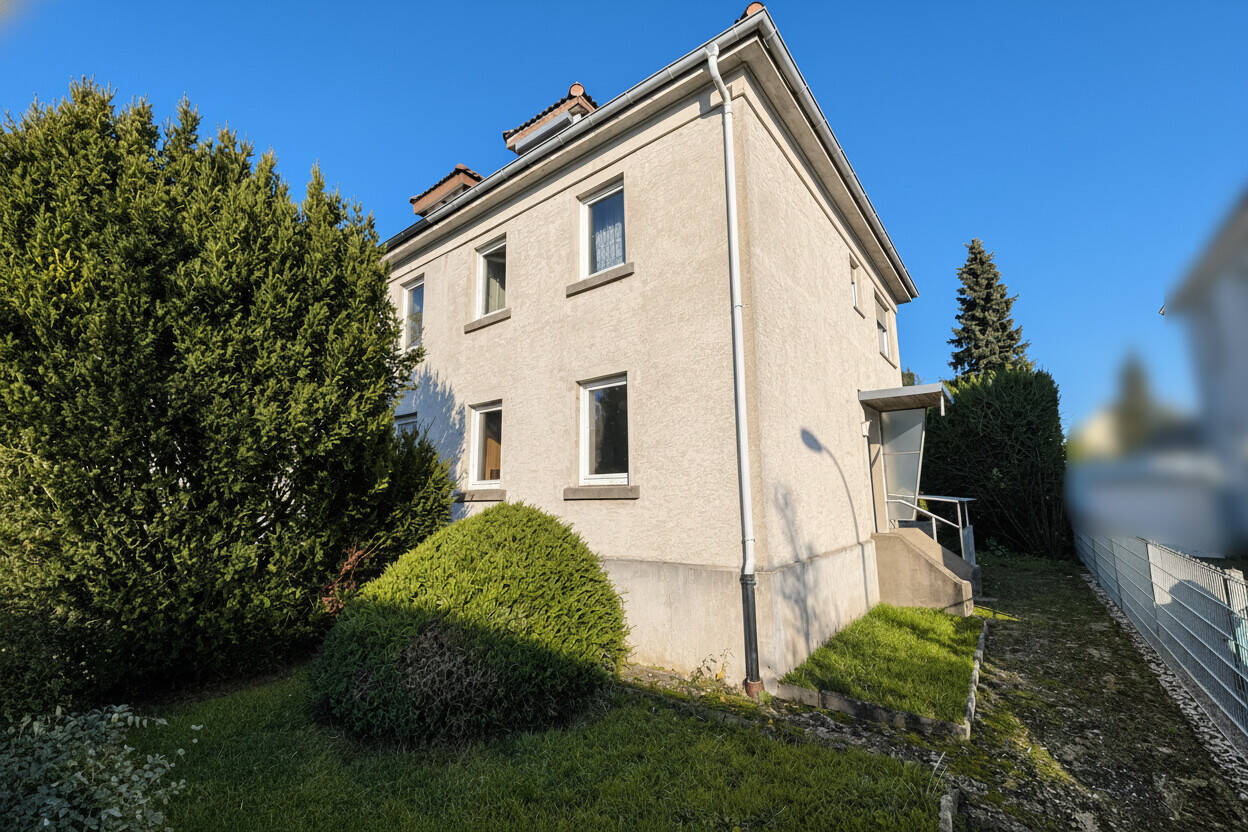 Sanierungsbedürftige Doppelhaushälfte auf schön eingewachsenem Erbpachtgrundstück, 65929 Frankfurt am Main (Höchst Schwanheim Unterliederbach)