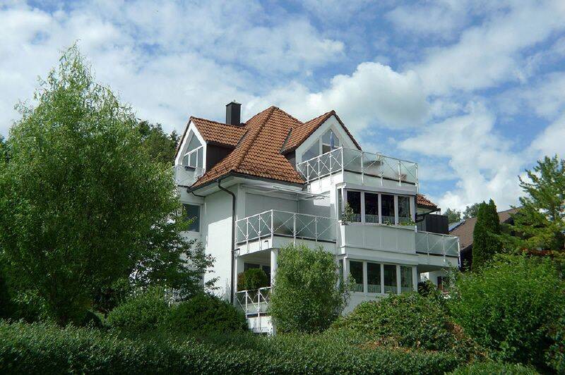 In Seenähe – Lichtdurchflutete 3-Zimmer-Wohnung mit Blick ins Grüne, 82319 Starnberg