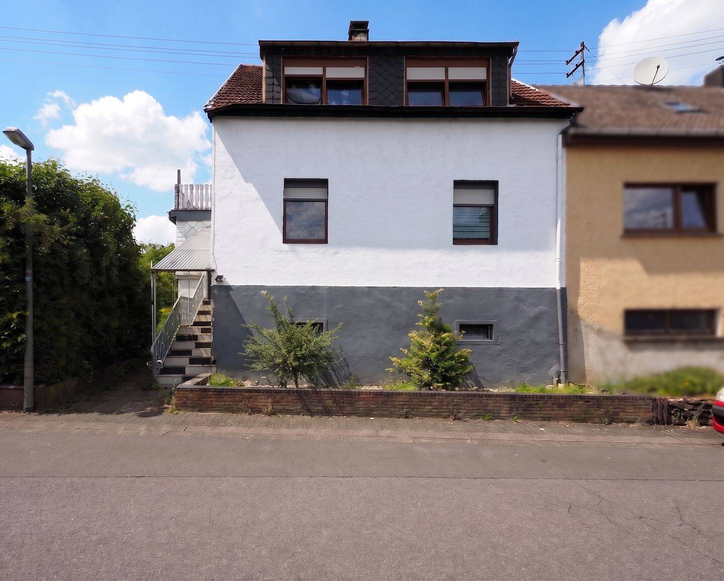 Doppelhaushälfte mit angrenzendem Baugrundstück in familiärer Lage von Quierschied!, 66287 Quierschied