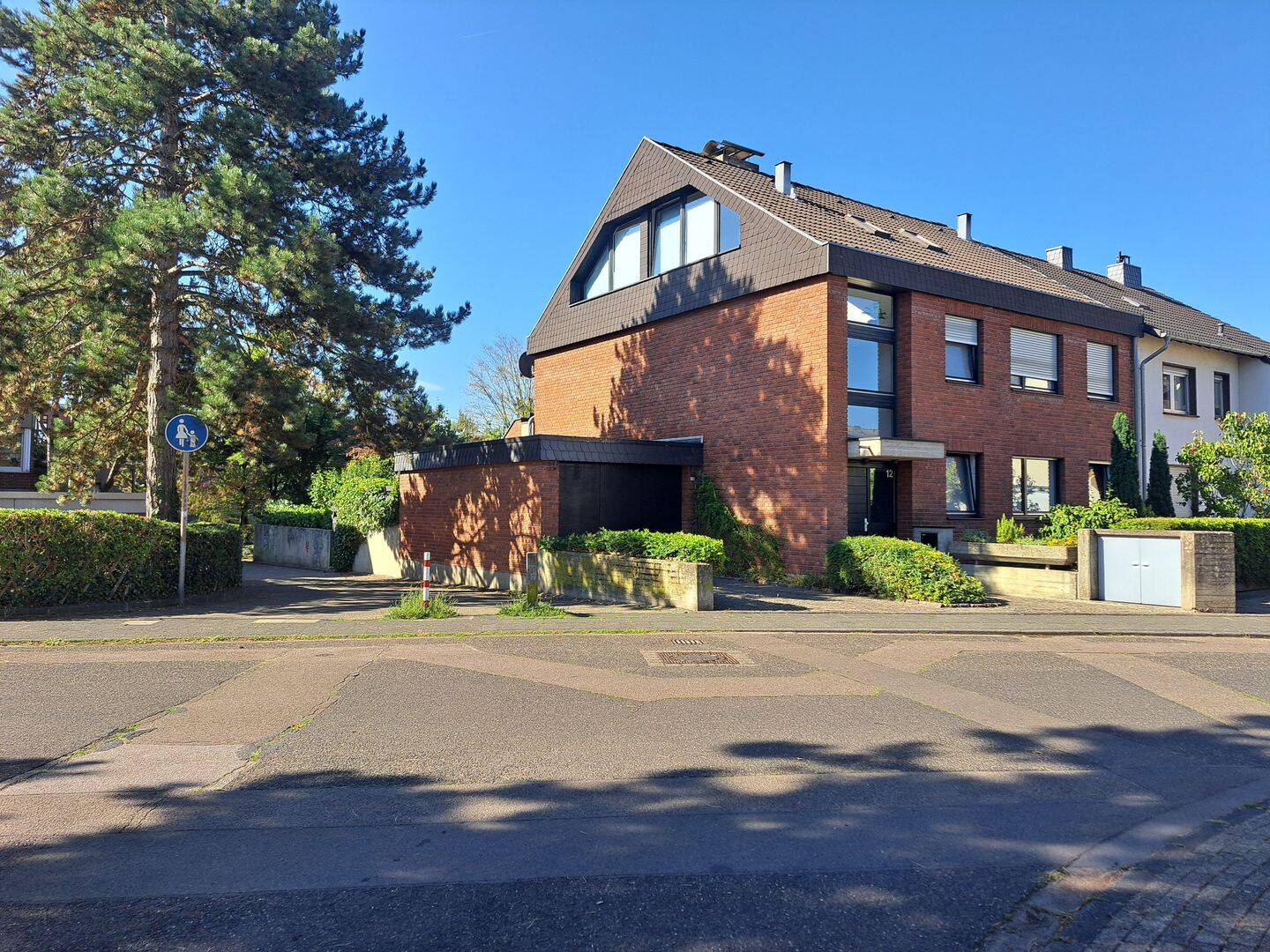 Sehr gepflegtes Dreifamilienhaus/Mehrgenerationenhaus mit großem Wintergarten und traumhaftem Garten, 51069 Köln (Mülheim Dellbrück Dünnwald Höhenhaus)