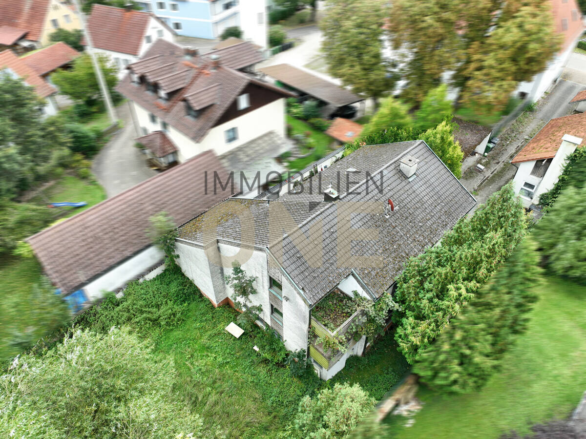 Stark sanierungsbedürftiges Architektenhaus mit Einliegerwohnung, Garten und Potenzial für die ganze Familie, 93102 Pfatter