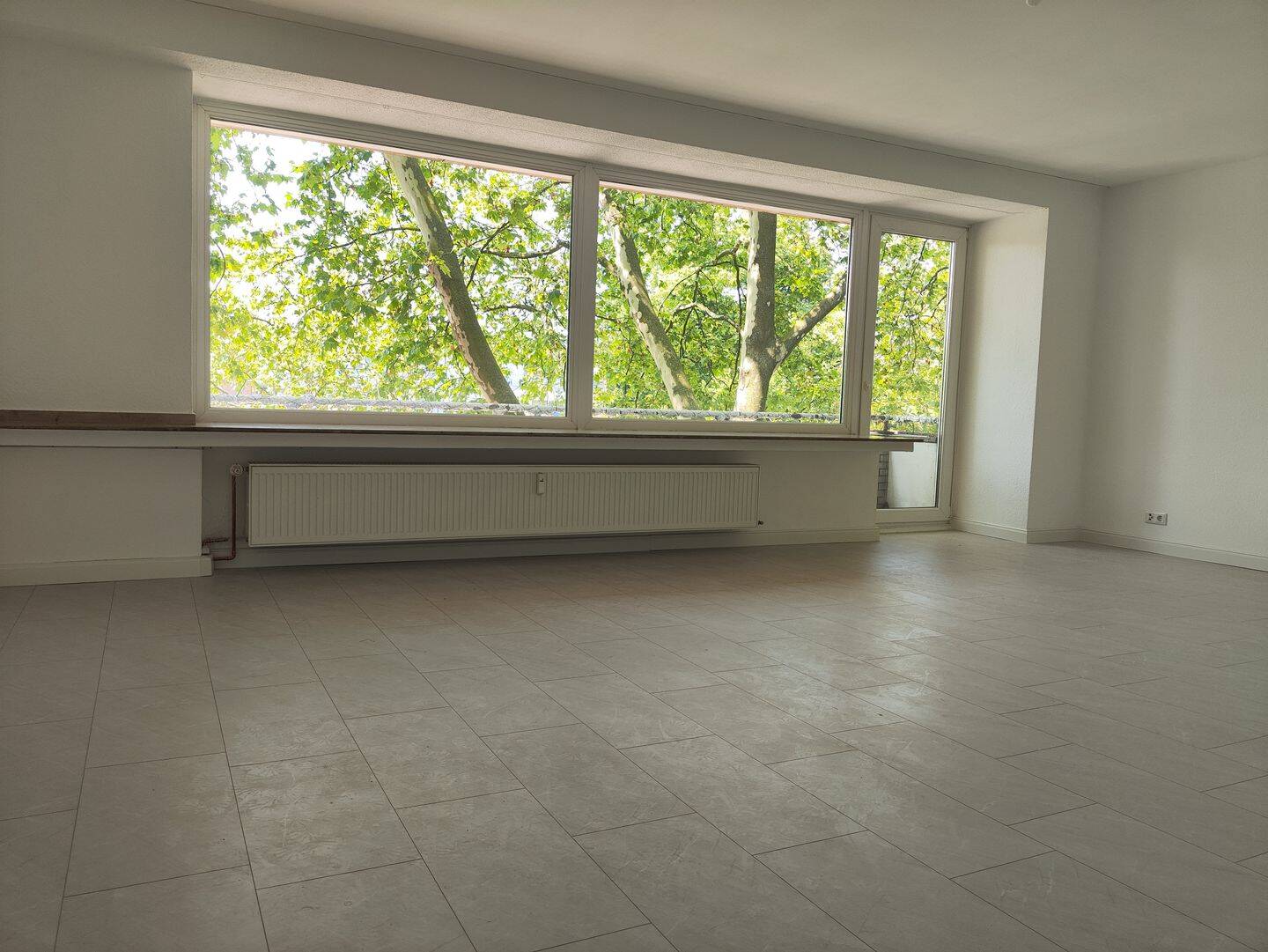 Attraktive, großzügige 2-Zimmer-Wohnung mit zwei Balkonen in Oberhausen Altstadt-Mitte, 46045 Oberhausen