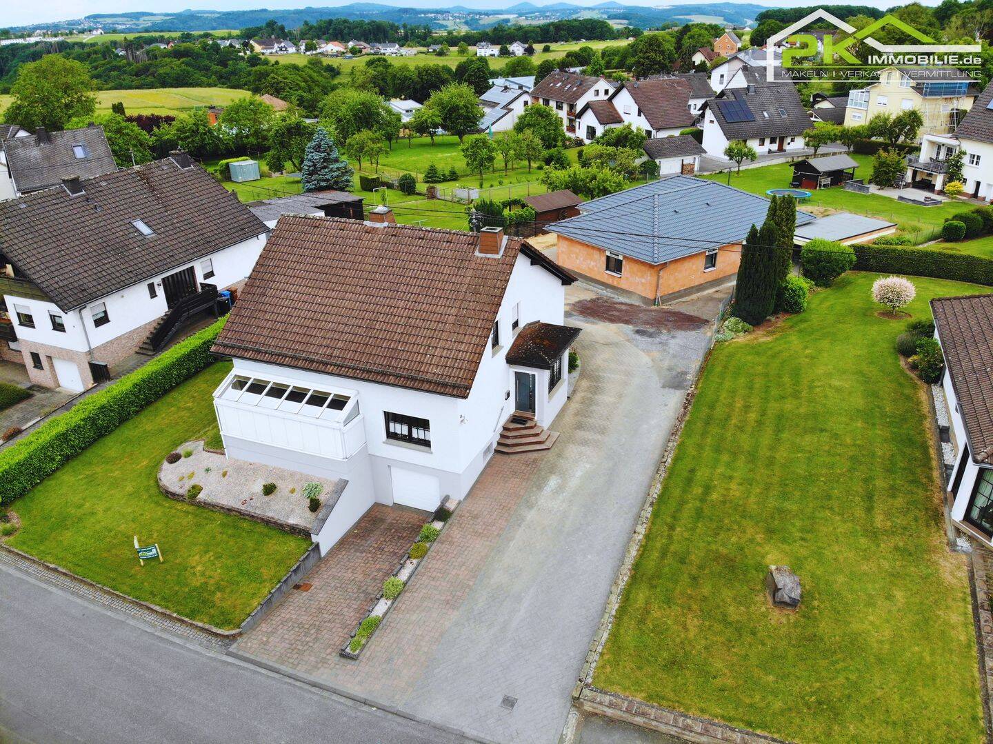 Saniertes Einfamilienhaus inkl. zwei Garagen und schönem Ausblick sucht neue Eigentümer, 53577 Neustadt (Wied)