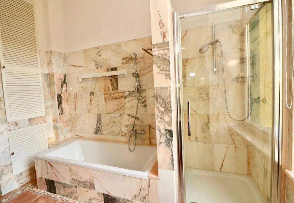 Renovierte 4-Zimmer Wohnung mit EBK in Wiesbaden Mitte, 65185 Wiesbaden (Wiesbaden)