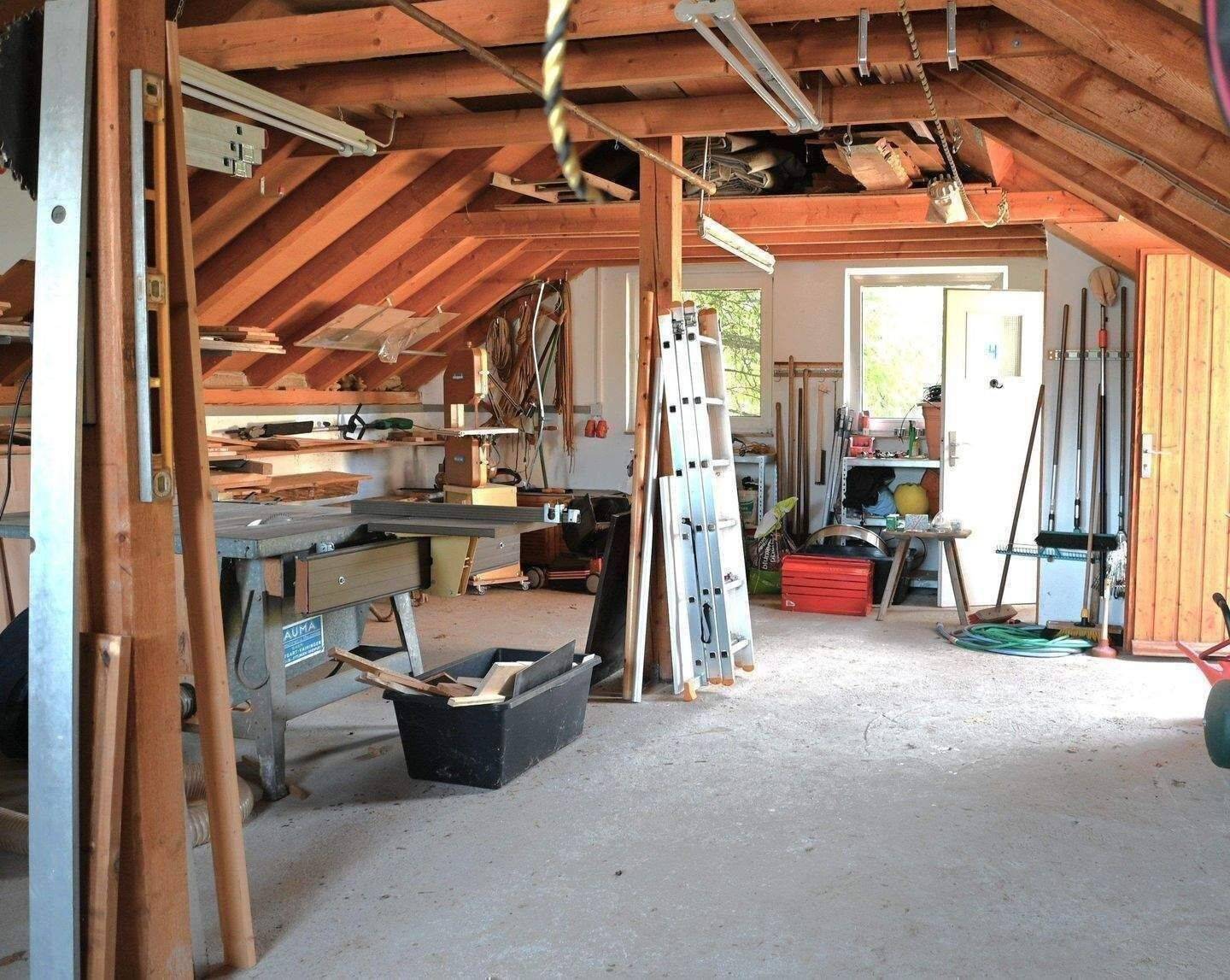 Handwerkertraum in ruhiger, familienfreundlicher Lage vereint großzügiges Wohnen für die Familie mit der Option auf zusätzliche Mieteinnahme, 73479 Ellwangen (Jagst)